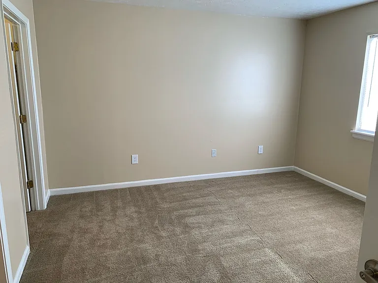 Walnut Manor Apartments — Photo 39