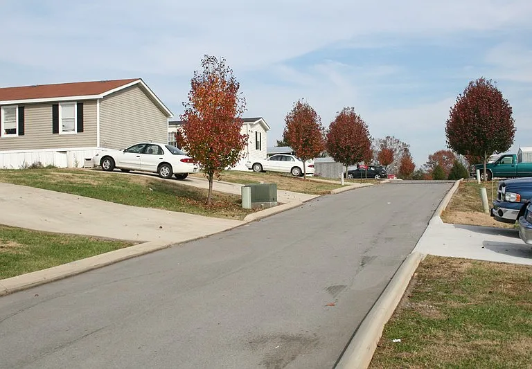 135 Clover Ln — Photo 2