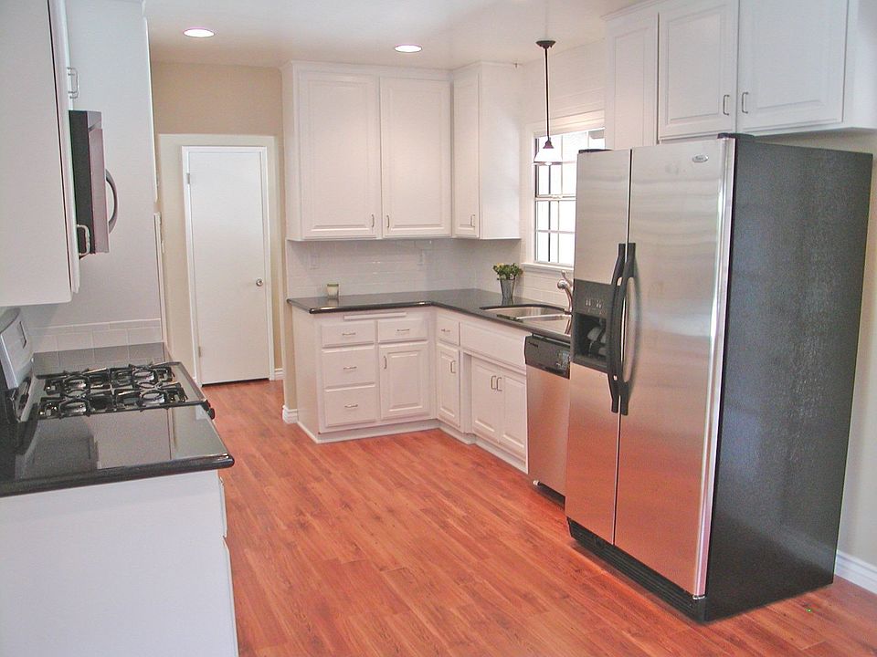 Granite kitchen w/stainless steel appliances