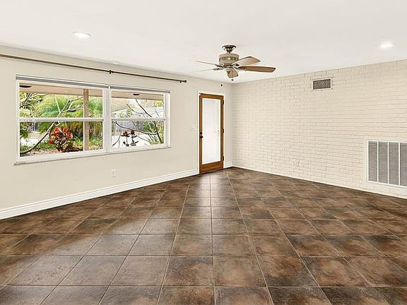 5th image of 1465 Bayview Dr
