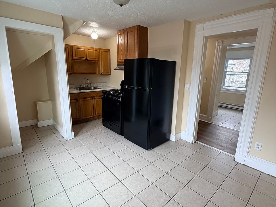1st image of 170 Sherman Ave #3