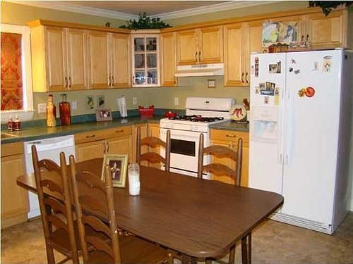 4th image of 900 Carver St
