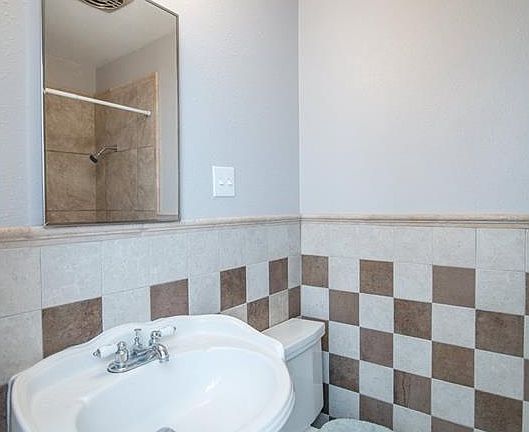 5th image of 3333 Valley View Dr