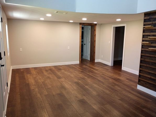 1115 Highlandville Rd