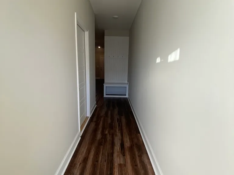 1035 Glenkirk Dr — Photo 2