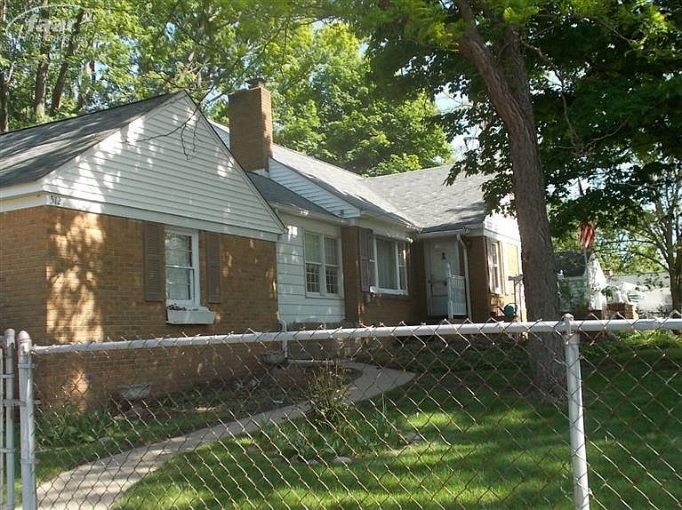 2nd image of 512 N Mackinaw St