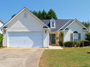 1053 Meadow Glen Cir, Fairburn, GA 30213