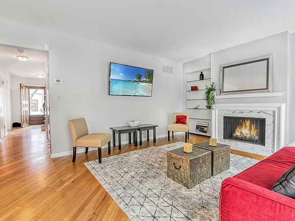 2nd image of 736 York Ct #736