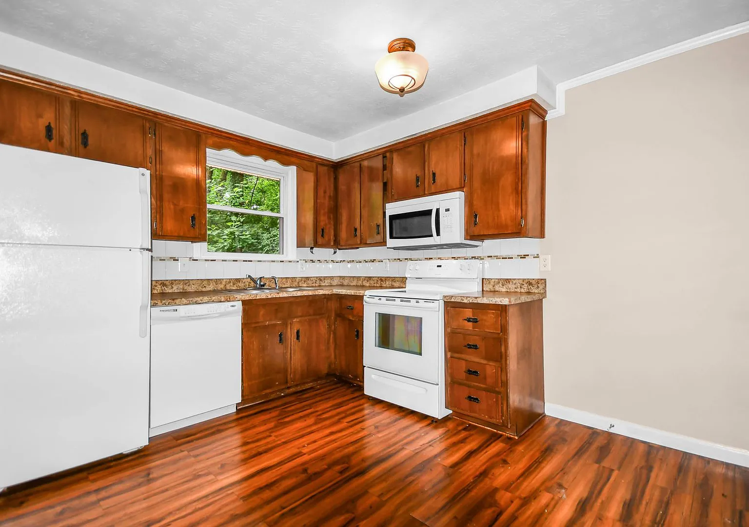 Three Bedroom with Basement! — Photo 4