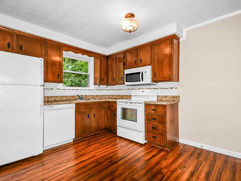 706 Kingsbury Rd — Photo 4