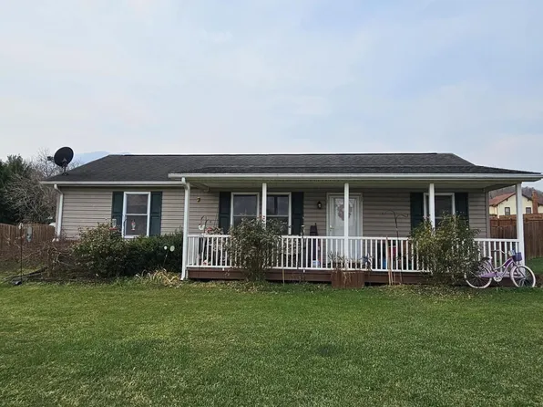498 Boyd Ave, New Castle, VA 24127
