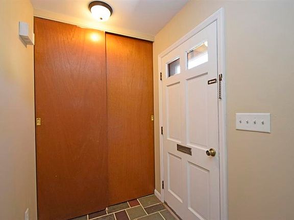 3rd image of 1076 Lanette Dr