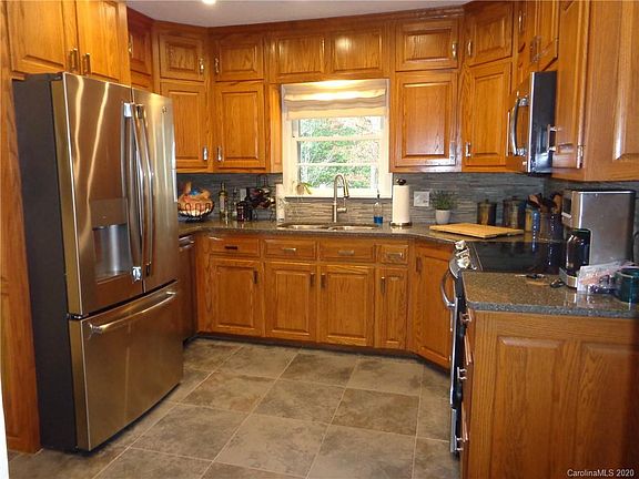 4th image of 310 N Council Oaks St