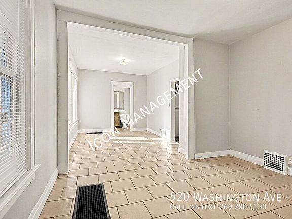3rd image of 920 Washington Ave #1