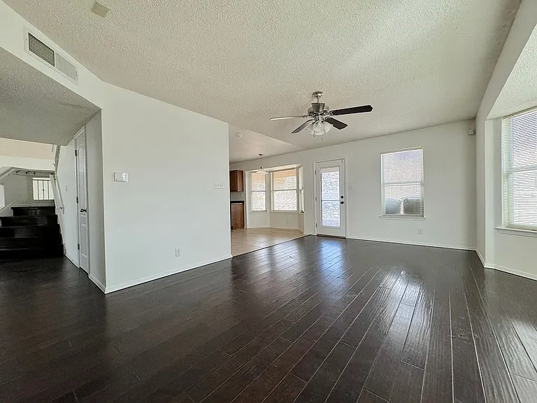 6404 Kenmore — Photo 7