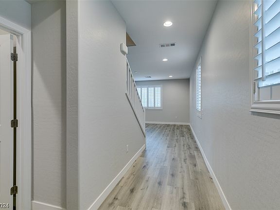 4th image of 17 Pivot Ave