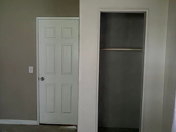 4th image of 1023 E Larch Ave