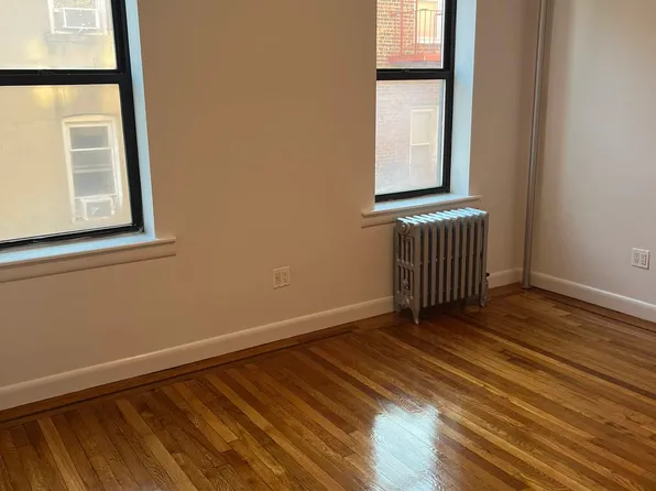 41-11 47th Avenue image 2 of 4