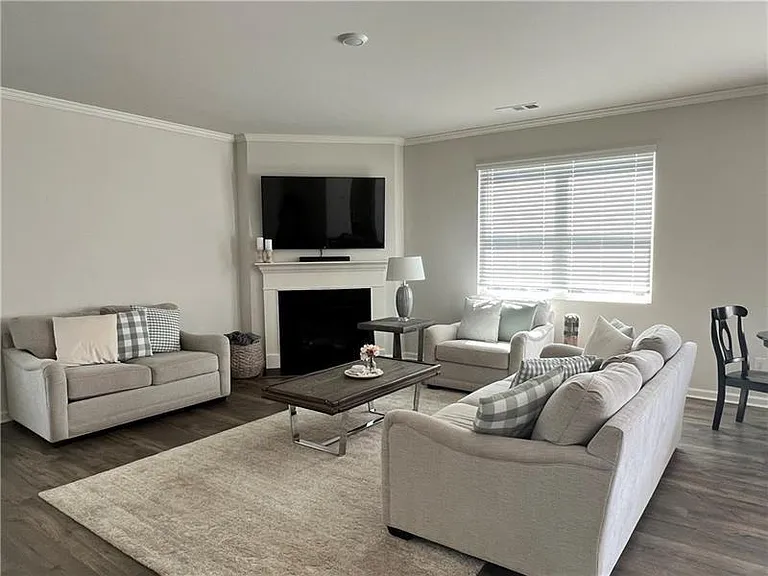 167 Fernbrook Trl — Photo 3