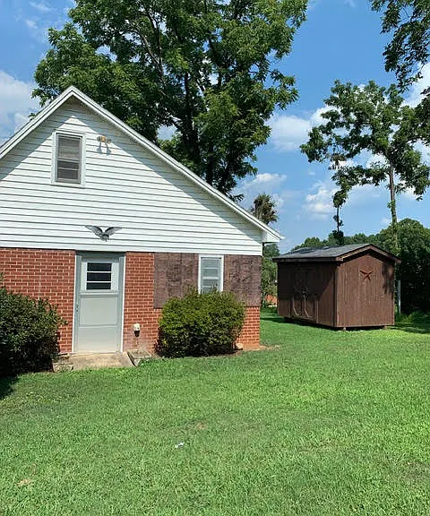 111 S Dogwood Ave — Photo 4