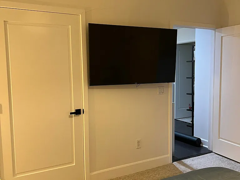 300 E 4th St #402 — Photo 36