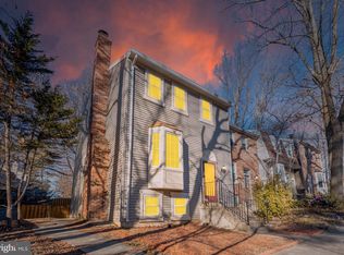 10021 Chestnut Wood Ln, Burke, VA 22015