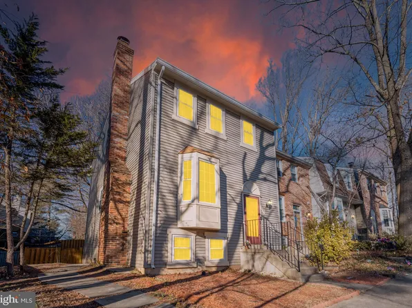 10021 Chestnut Wood Ln, Burke, VA 22015