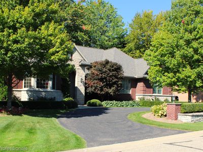 3608 Walnut Brook Dr, Rochester Hills, MI, 48309