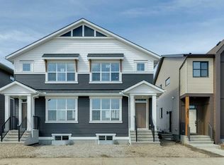 205 E Hotchkiss Rd SE, Calgary, AB T3S0T9