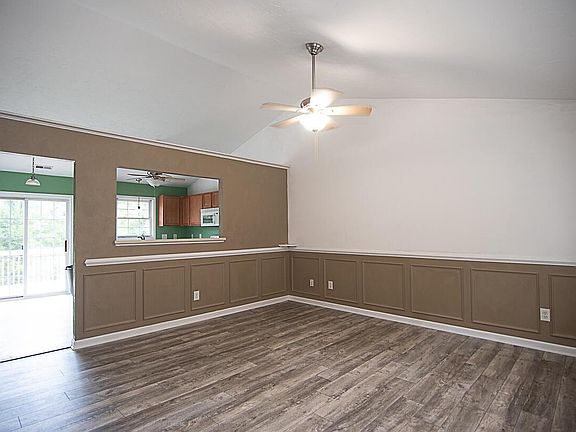 4th image of 2333 Locust Grove Cir NE