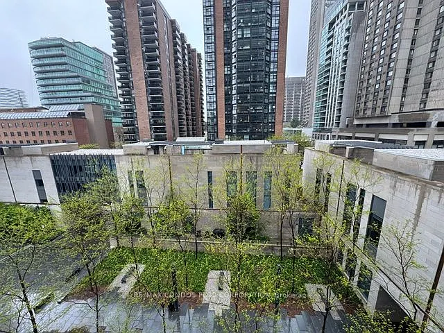 1080 Bay St #409 — Photo 13