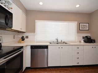 656 Hickory Knoll Ct, Ballwin, MO 63021