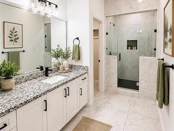 5th image of 912 N Woodson Ave #4