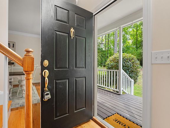 4th image of 64 Winthrop Rd