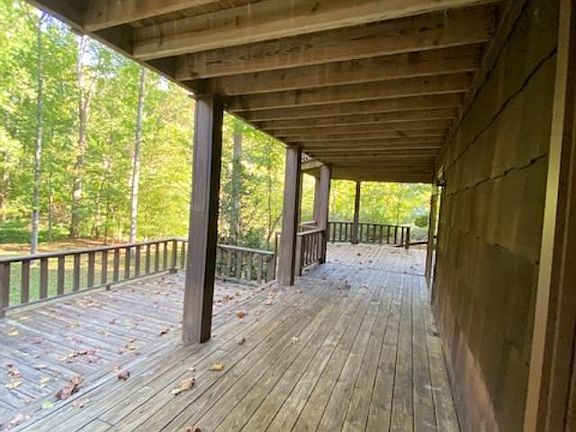 4th image of 909 Hazelwood Ln