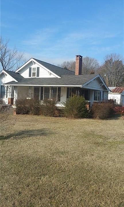 2nd image of 1437 E Mountain St