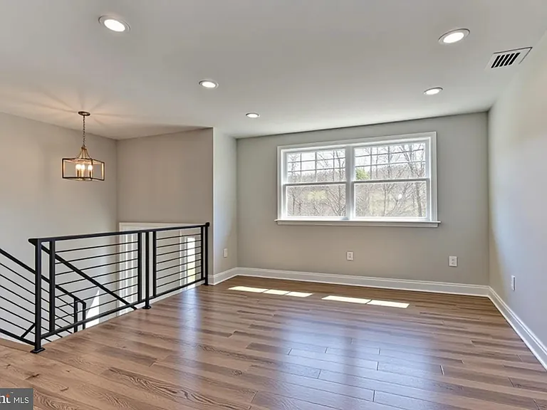 415 Ritchie Pkwy — Photo 6