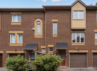 1735 Walnut Ln #22, Pickering, ON L1V 6Z8