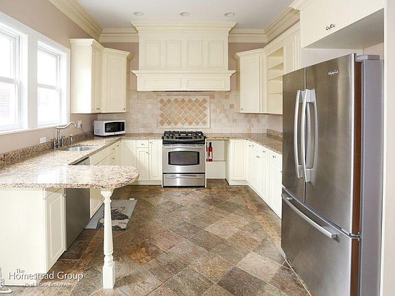 3rd image of 2039 W Homer St #1