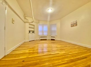 295 Newbury St #22B, Boston, MA 02115