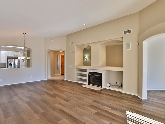 4th image of 8047 E Michelle Dr