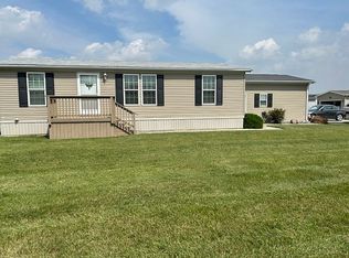 121 Country Walk Dr, Walbridge, OH 43465
