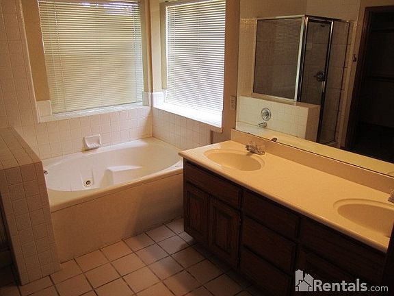 5th image of 6705 NW 130th St