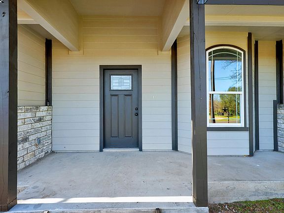 3rd image of 306 E Castleshoals Drive