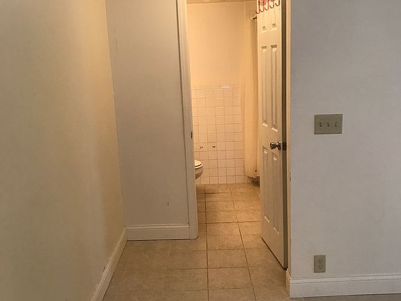 4th image of 611 N Roosevelt Ave #201