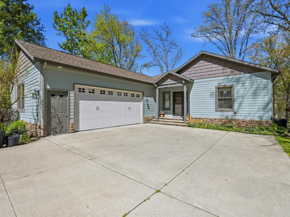 7352 Hallridge Dr NE, Belding, MI 48809