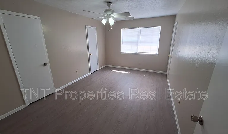 1906 Barak Ln #9 — Photo 3