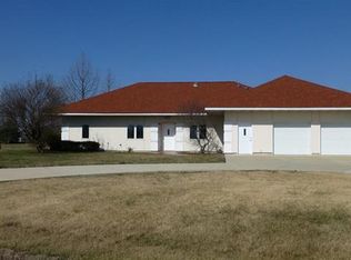 9020 Dallas Dr, Brighton, IL 62012