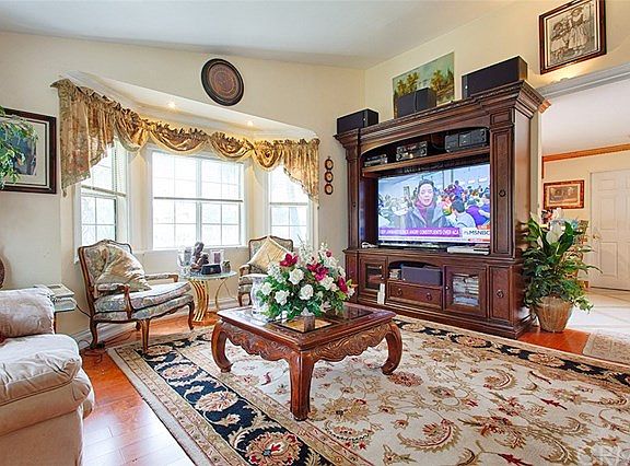 4th image of 17030 Gumbiner Dr