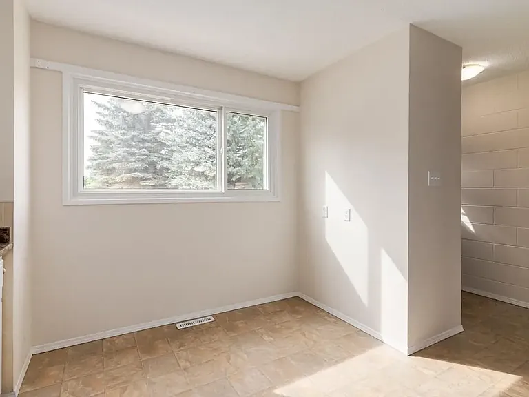 225 Upland Dr SE — Photo 8
